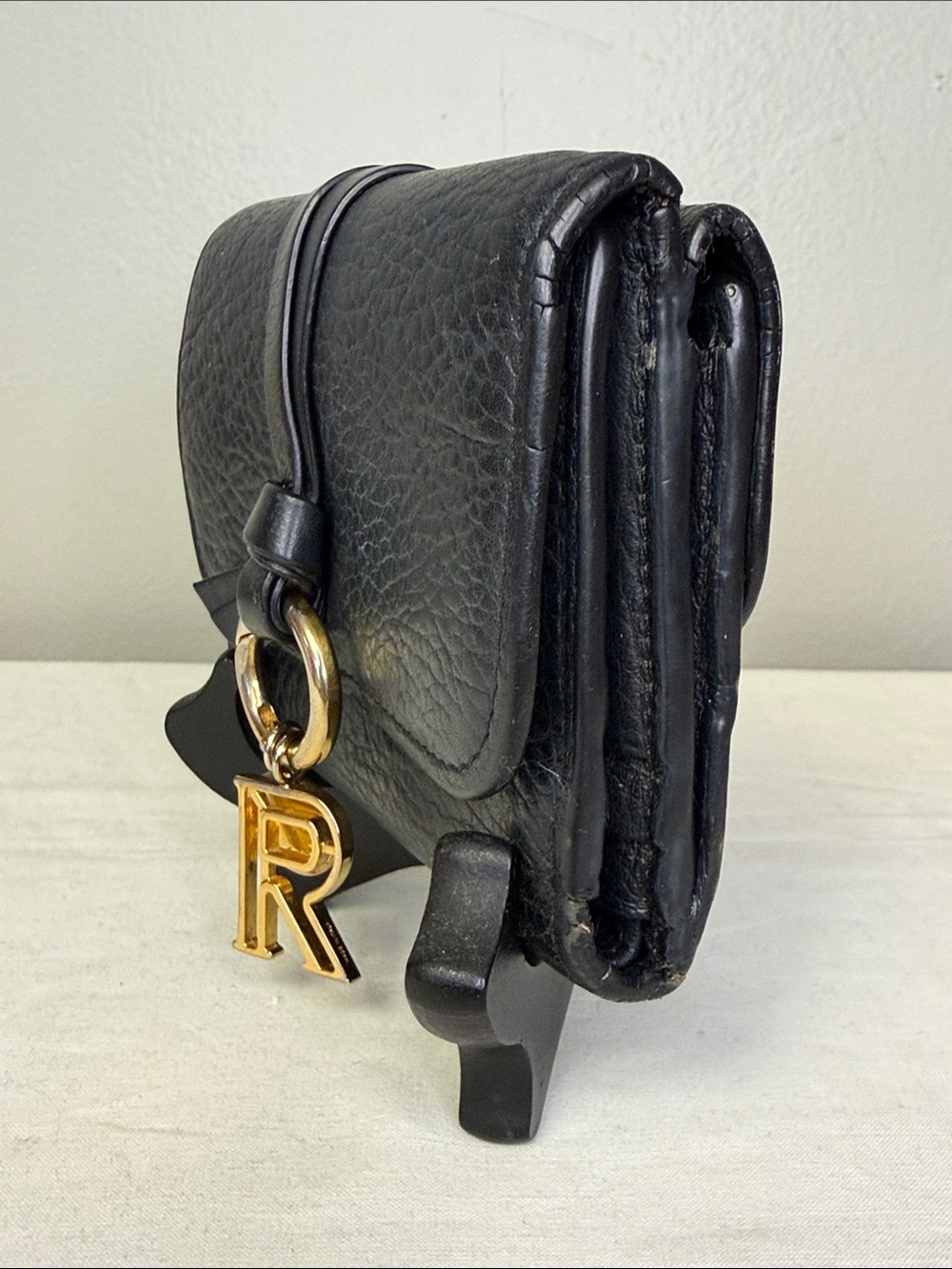 Chloé Alphabet Black Grained Leather Trifold Wallet Gold Initial Charm Italy - Picture 4 of 9